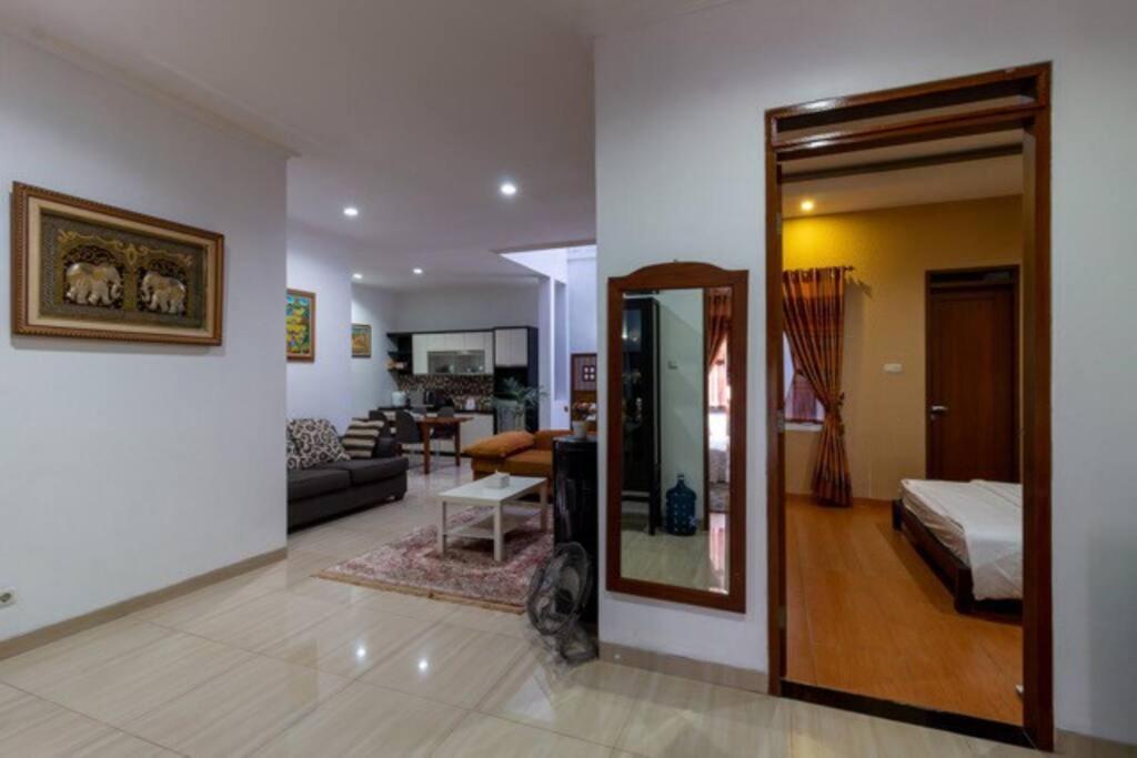 Spacious, White-Villa Belgareti @Kiara Condong Μπαντούνγκ Εξωτερικό φωτογραφία