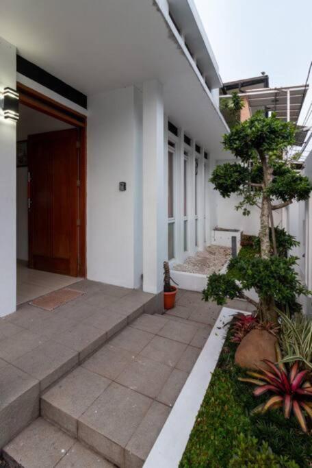 Spacious, White-Villa Belgareti @Kiara Condong Μπαντούνγκ Εξωτερικό φωτογραφία