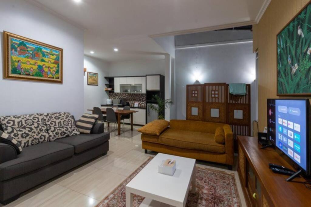 Spacious, White-Villa Belgareti @Kiara Condong Μπαντούνγκ Εξωτερικό φωτογραφία